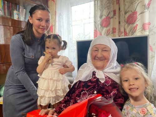 95 яшен тутырган Хәтимә апа кеше бәхетеннән көнләшмәскә өнди