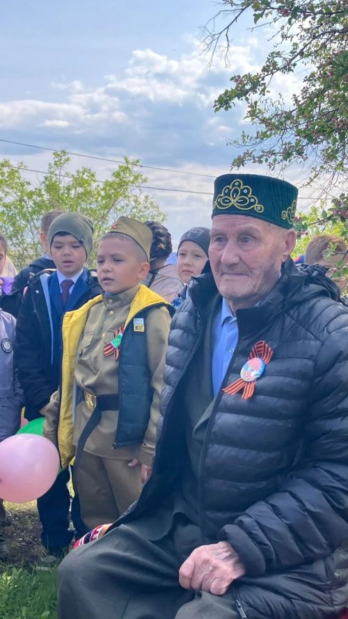 Мөдир абый янына Җиңү парады килде +ВИДЕО