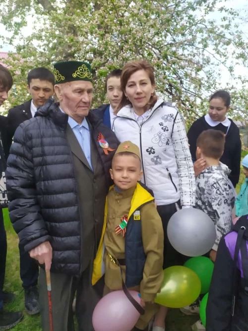 Мөдир абый янына Җиңү парады килде +ВИДЕО