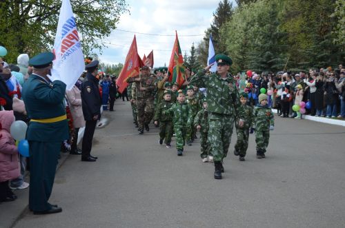 Парадта бакча яшендәге балалар да катнашты