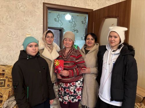 Ученики Старокаширской школы дарят добро землякам