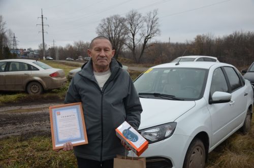 Петровский Завод авылыннан Илгизәр Шәяхмәтов, комбайнда аягын имгәтсә дә, янәдән шул техникага утыра