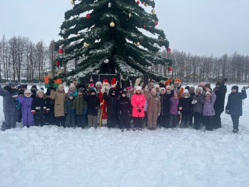 Сказочные герои порадовали детей в Центральном парке