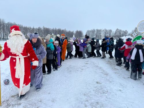 Сказочные герои порадовали детей в Центральном парке