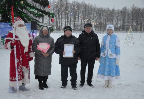 В районе торжественно открыли Центральную елку