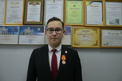 Сарман урта мәктәбе укучысы «Яшь армия батырлыгы» билгесенә ия булды