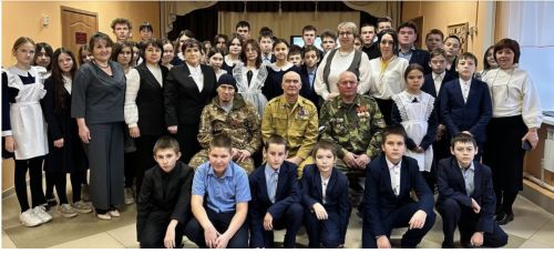 Зур Нөркәй мәктәбе укучылары геройлар белән очраштылар