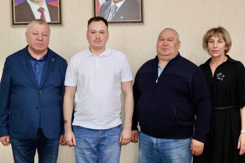 Глава Сармановского района встретился с участником СВО Ильваром Ильясовым