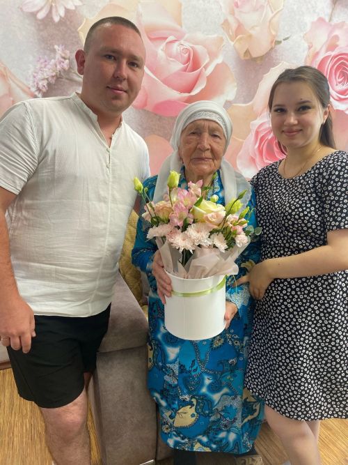 Гүзәл апа 90 яшен бәйрәм итә