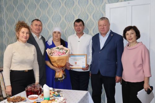 В Сарманово продолжают поддерживать молодых родителей