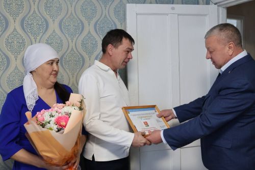 В Сарманово продолжают поддерживать молодых родителей