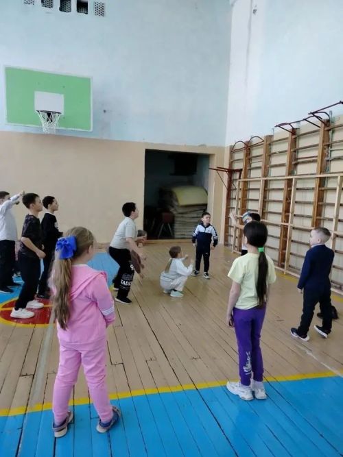 Иске Минзәләбаш мәктәбе укучыларының яллары күңелле үтә
