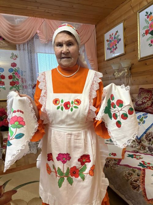 Куҗак килене Вәсилә Сәлимгәрәеваның кул эшләренә 70 еллык тарих яшеренгән