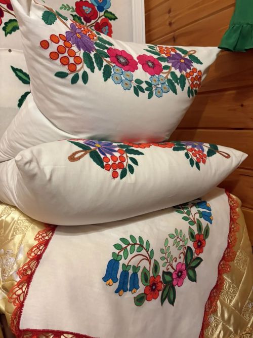 Куҗак килене Вәсилә Сәлимгәрәеваның кул эшләренә 70 еллык тарих яшеренгән