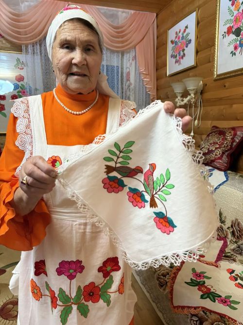 Куҗак килене Вәсилә Сәлимгәрәеваның кул эшләренә 70 еллык тарих яшеренгән
