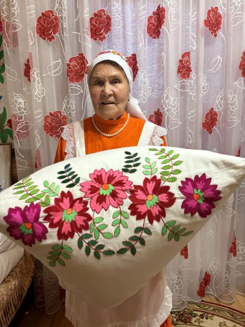 Куҗак килене Вәсилә Сәлимгәрәеваның кул эшләренә 70 еллык тарих яшеренгән