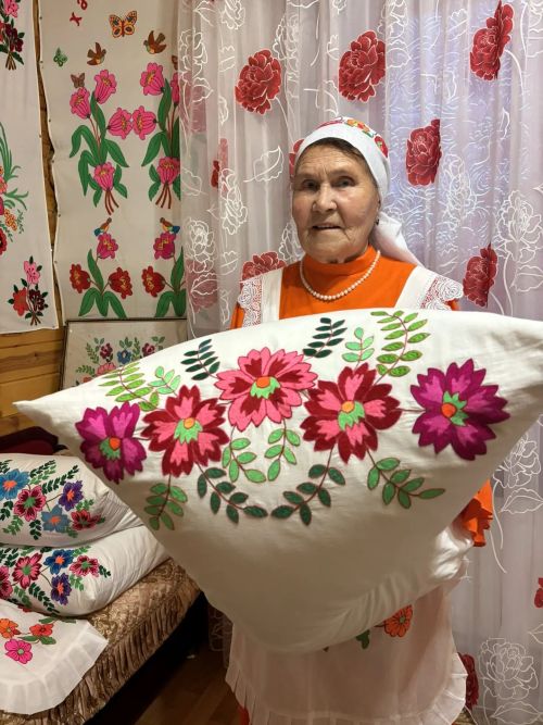Куҗак килене Вәсилә Сәлимгәрәеваның кул эшләренә 70 еллык тарих яшеренгән