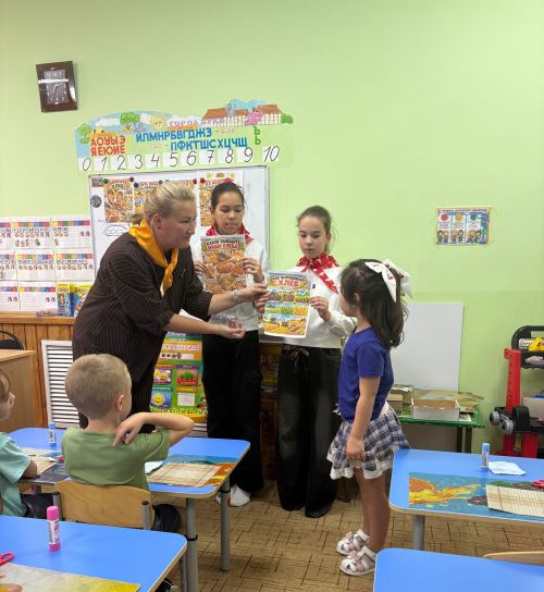 В День хлеба джалильские школьники навестили воспитанников детсада