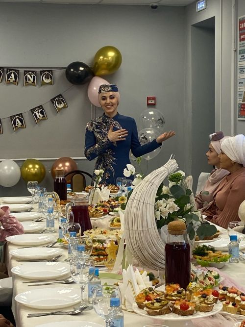 Сарманга җырчы Гүзәлем килде