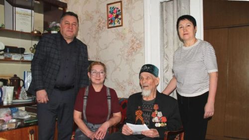В поселке Джалиль поздравили с днем рождения ветерана Мирдегали Валиева