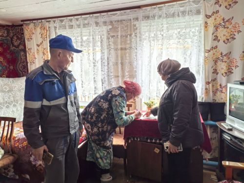 Шәрләрәмә авыл җирлегендә өлкәннәрне барладылар