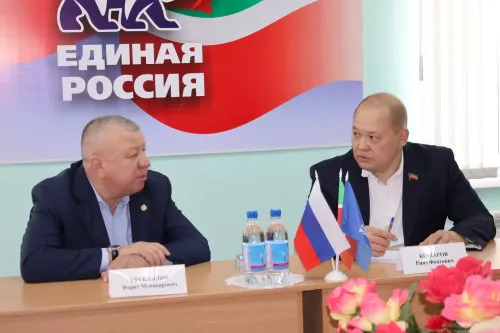 В Сарманово прошел прием граждан депутатом Госсовета РТ Риязом Комаровым