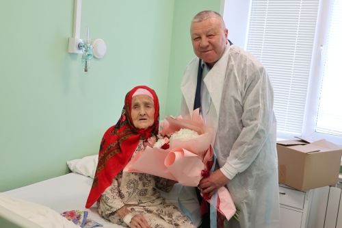 Долгожительниц района поздравили с наступающим Днем Победы