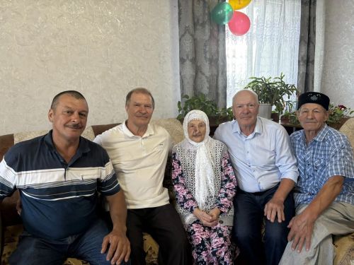 “Әнкәй исән чакта без бик бай”, - диделәр 103 яшен тутырган Нәфисә апаның уллары