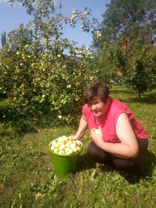 Жители Джалильского ДИПИ активно трудятся на огороде