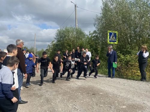 Ученики Петровскозаводской школы пробежали кросс «Экстремизму — нет!»