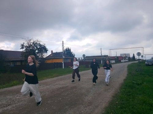 Ученики Петровскозаводской школы пробежали кросс «Экстремизму — нет!»