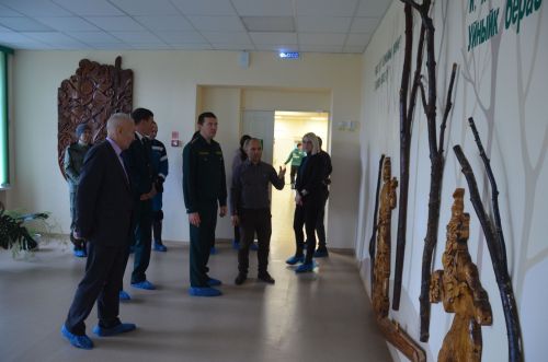 На пришкольном участке Лешев-Тамакской школы состоялась акция по посадке яблонь «Сохраним лес»