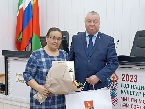 Җирле үзидарә көне уңаеннан бүләк алдылар
