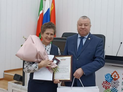 Җирле үзидарә көне уңаеннан бүләк алдылар