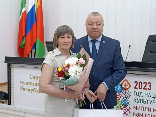 Җирле үзидарә көне уңаеннан бүләк алдылар