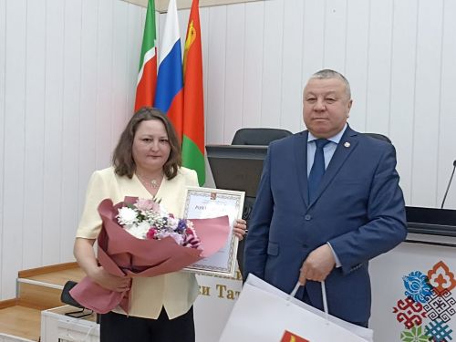 Җирле үзидарә көне уңаеннан бүләк алдылар