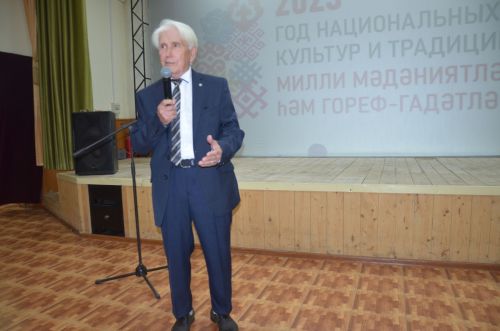 В Сарманово прошел творческий вечер местного поэта Раиса Калимуллина