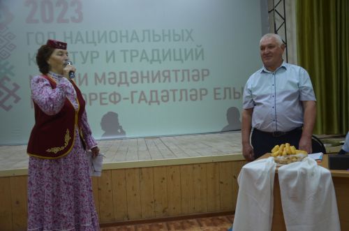 В Сарманово прошел творческий вечер местного поэта Раиса Калимуллина
