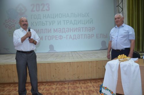 В Сарманово прошел творческий вечер местного поэта Раиса Калимуллина