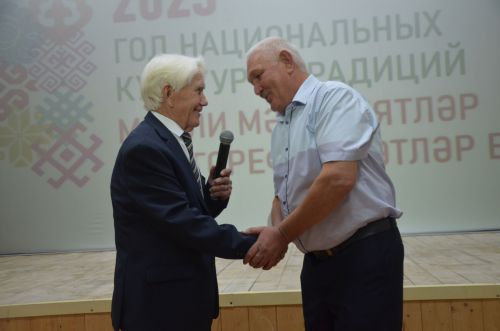В Сарманово прошел творческий вечер местного поэта Раиса Калимуллина