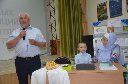 В Сарманово прошел творческий вечер местного поэта Раиса Калимуллина