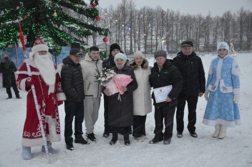 В районе торжественно открыли Центральную елку