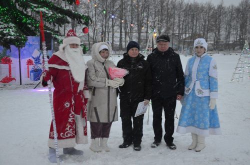 В районе торжественно открыли Центральную елку