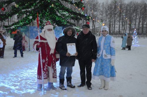 В районе торжественно открыли Центральную елку