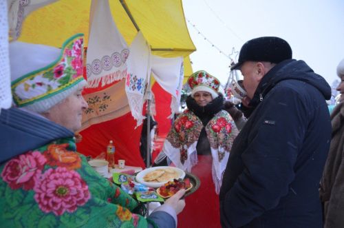 В районе торжественно открыли Центральную елку