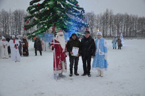 В районе торжественно открыли Центральную елку