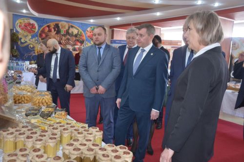 IV чакырылыш район Советының XXVI утырышы кысаларында авыл хуҗалыгы продукциясе, кул эшләнмәләреннән төзелгән күргәзмә