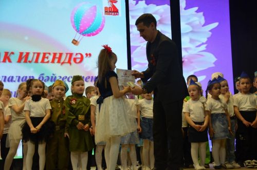 "Җырлы балачак илендә" XVI район талантлы балалар бәйгесенең гала-концертыннан фоторепортаж