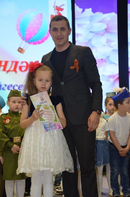 "Җырлы балачак илендә" XVI район талантлы балалар бәйгесенең гала-концертыннан фоторепортаж