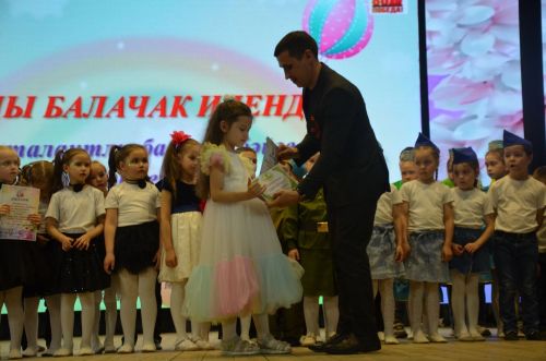 "Җырлы балачак илендә" XVI район талантлы балалар бәйгесенең гала-концертыннан фоторепортаж